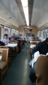 京都鉄道博物館のブルートレイン食堂車車内