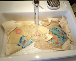 紅型染めの顔料を洗浄